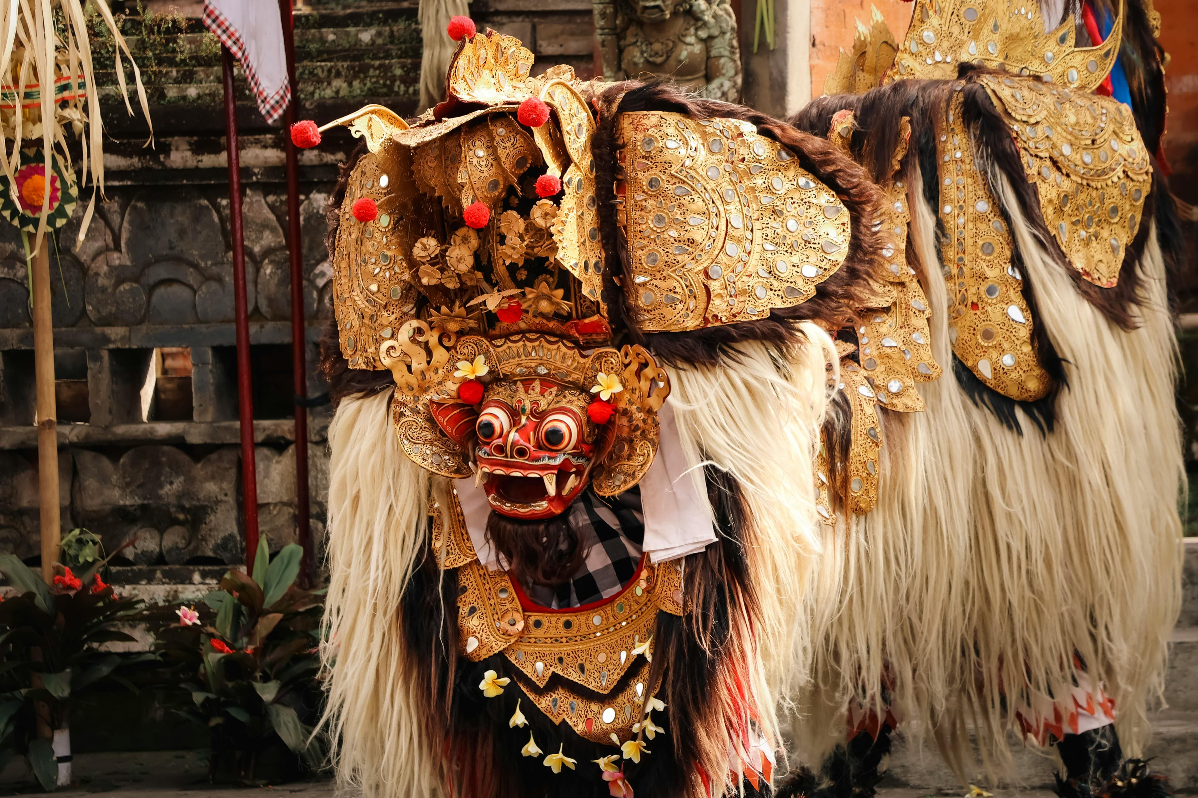 Ubud Art Village Tour: Barong Dance, Silver, Painting,Wood Carving & Batik Collection
