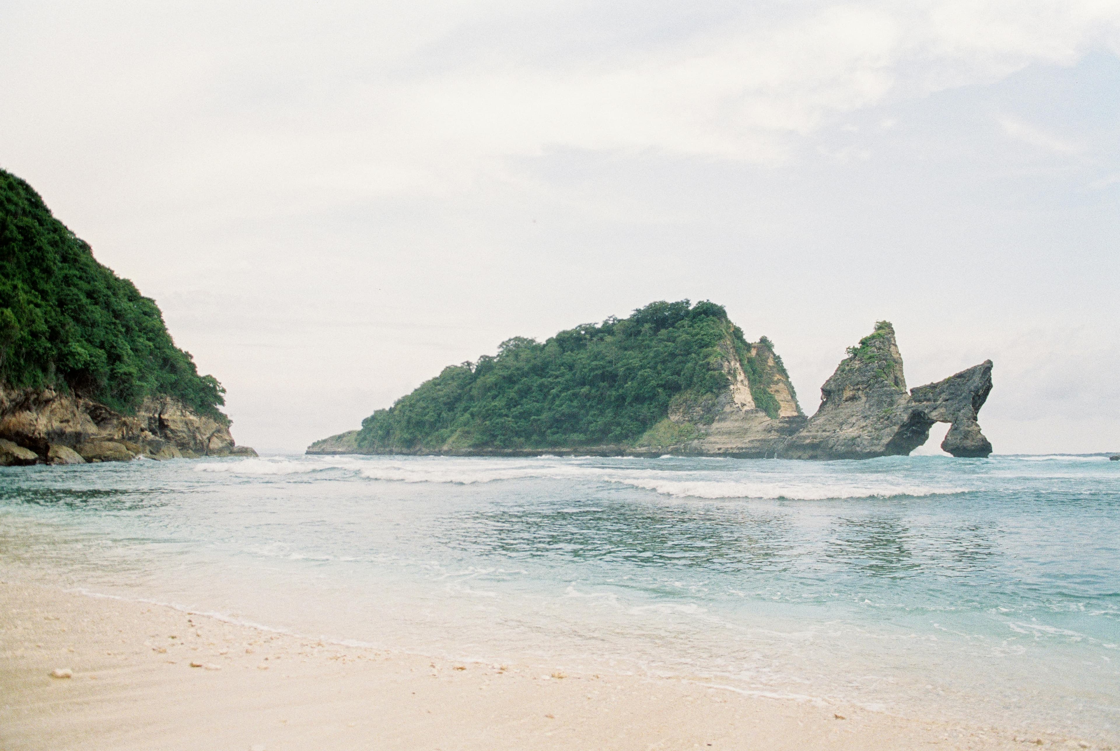 West Nusa Penida Tour: Broken Beach, Angel Billabong, Kelingking Beach & Crystal Bay Lunch Included. Image 3
